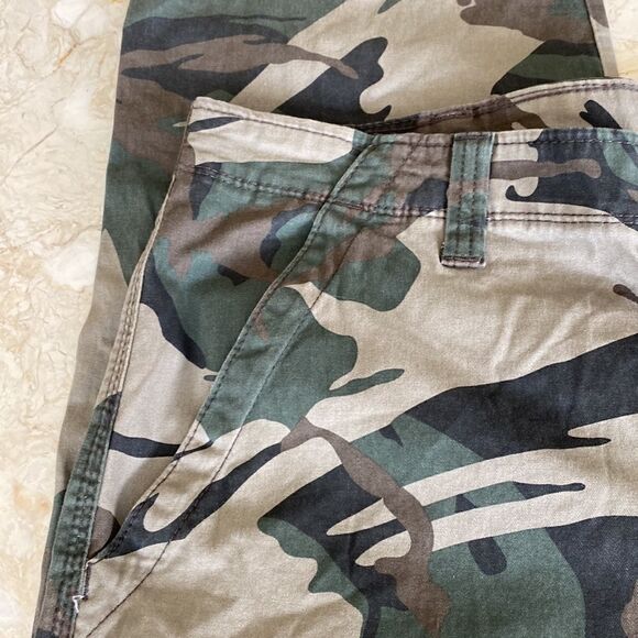NWT Wrangler Relaxed Fit Camo Cargo Pants - Picture 9 of 16